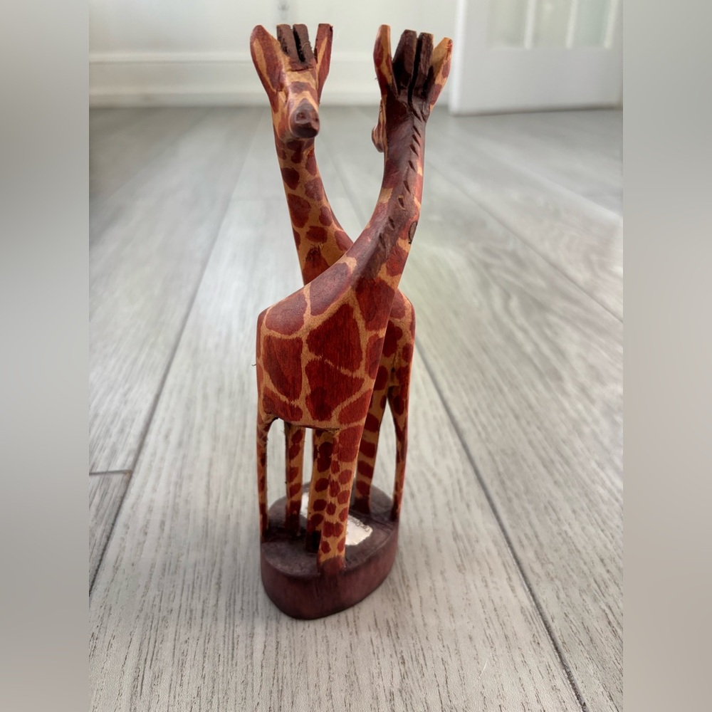 Giraffe figurine - handmade in Kenya. Beautiful, flawless piece.